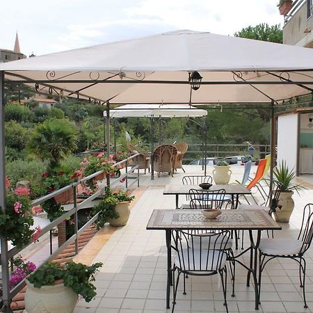 B&B Villa Letizia 卡斯特布奥诺 外观 照片
