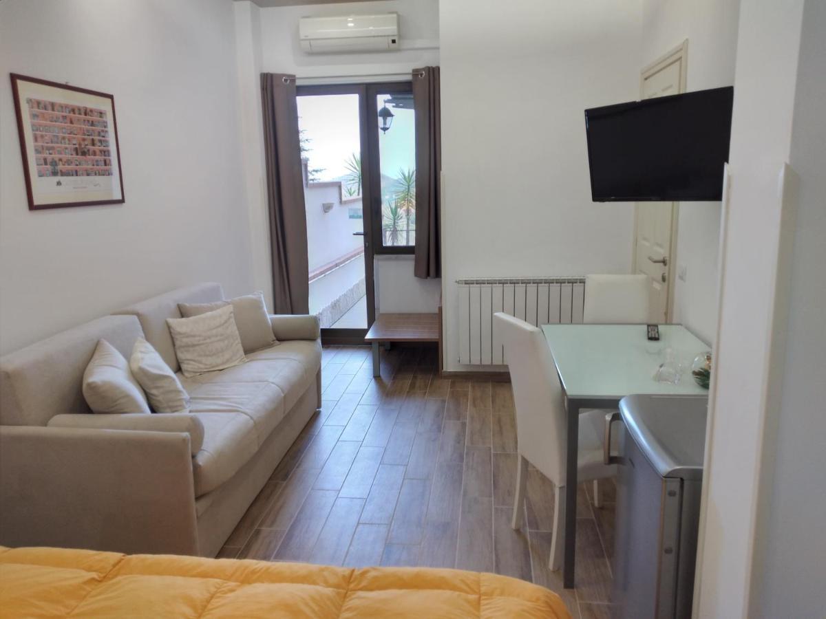B&B Villa Letizia 卡斯特布奥诺 外观 照片