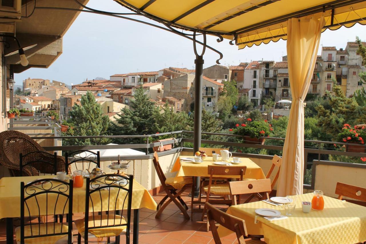 B&B Villa Letizia 卡斯特布奥诺 外观 照片